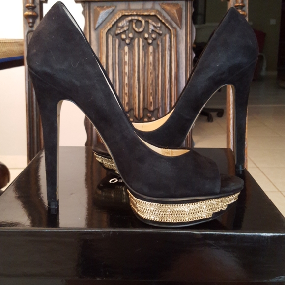 Shoes - Picture 2 of 6